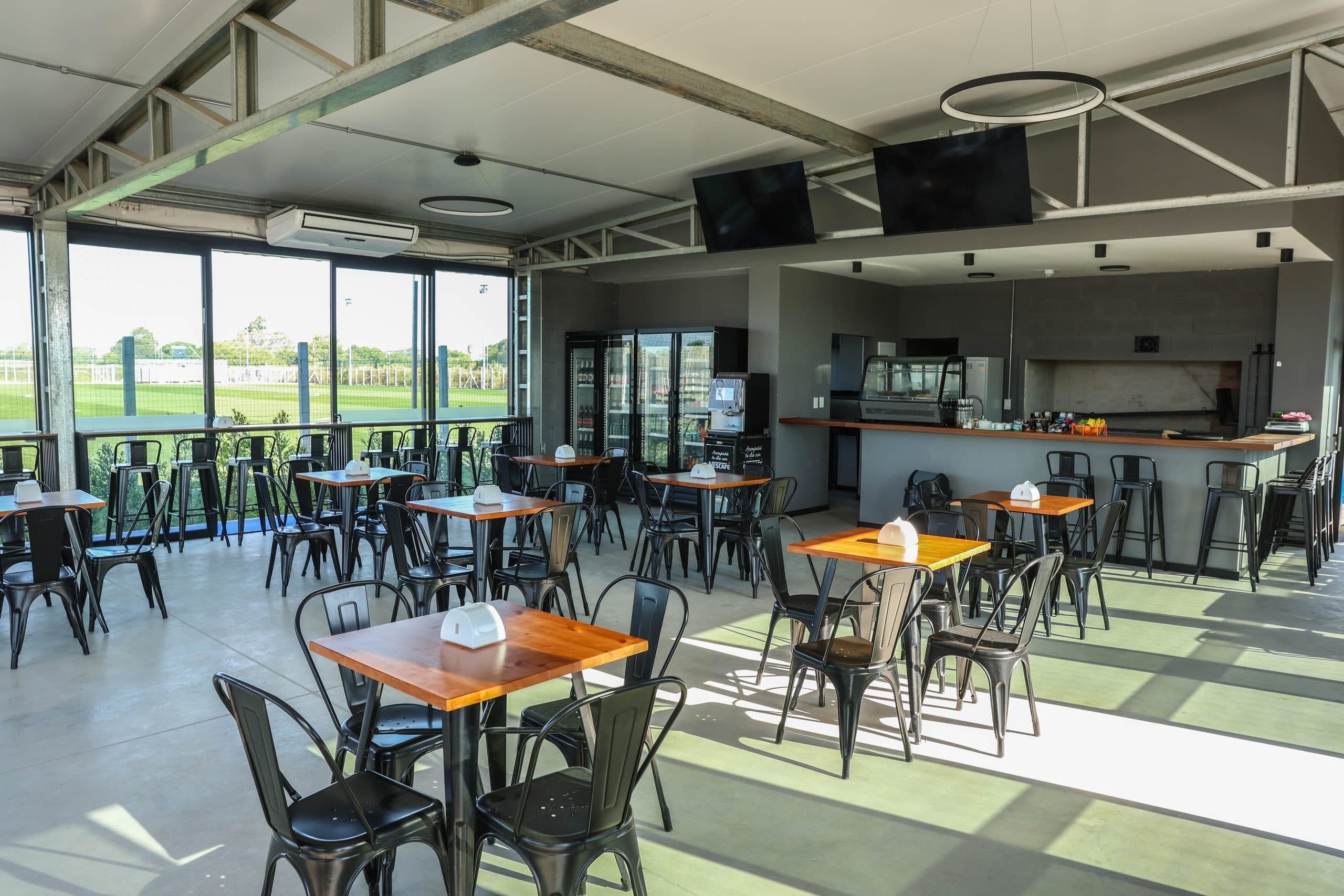 Salón del restaurante del complejo