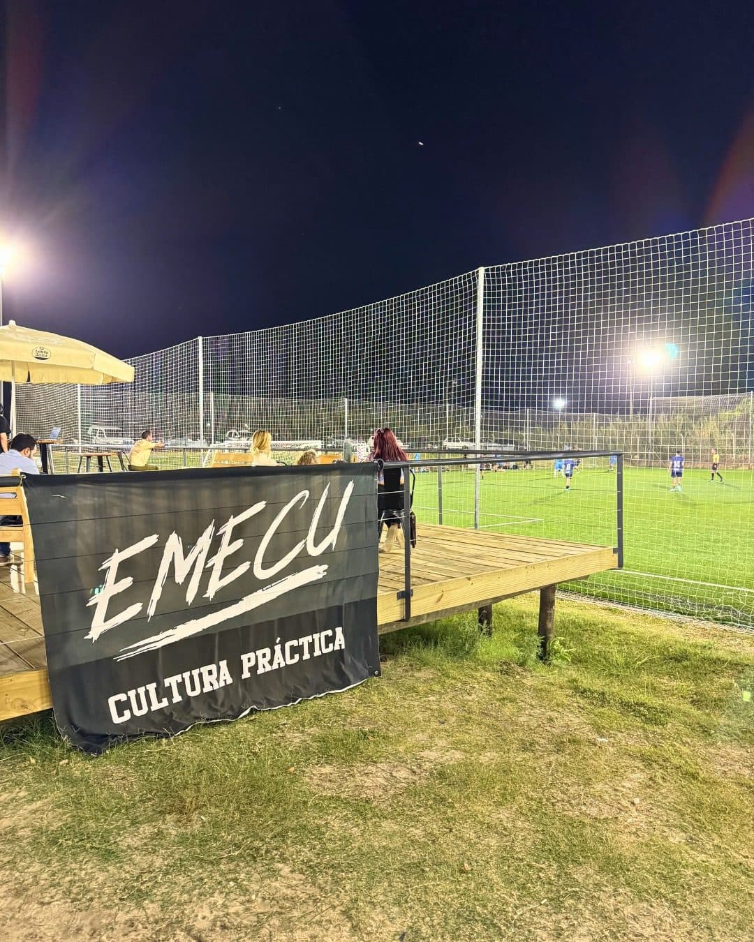 Ambiente nocturno en Nogales durante la Copa